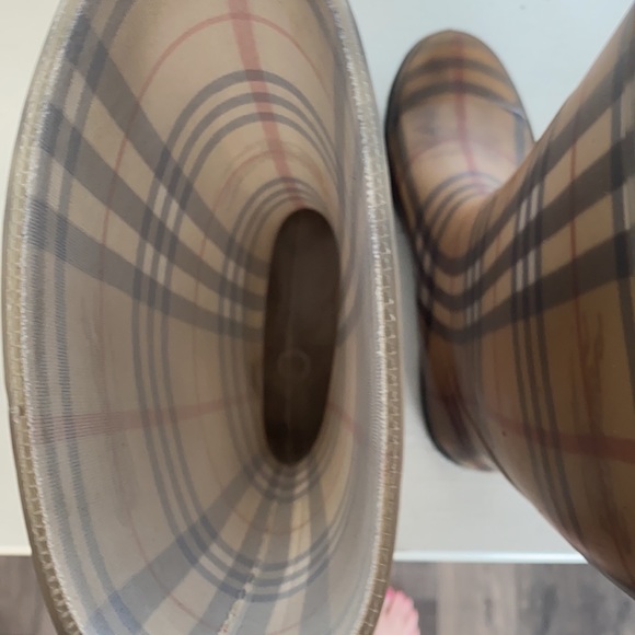 Authentic Burberry Rain Boots - size 8 - Picture 7 of 8